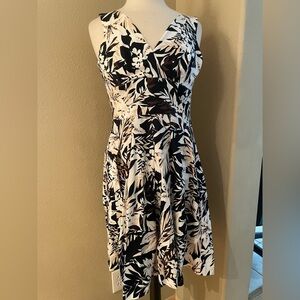 EUC size 0 White House Black Market Spring Summer Floral Dress lined worn once